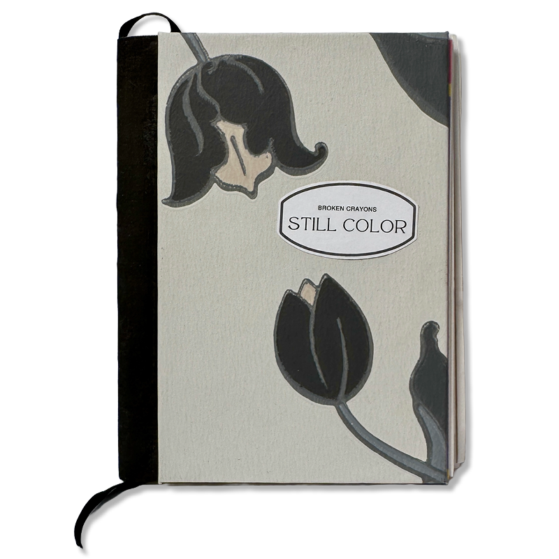 Anteckningsbok 'Broken crayons still color' – handgjord i återvunnet material