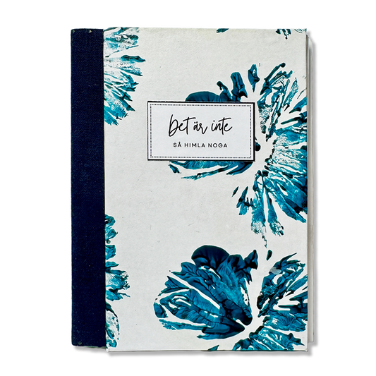 Anteckningsbok 'Det är inte så himla noga' – handgjord i återvunnet material