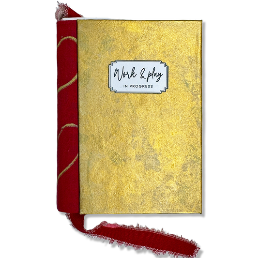 Anteckningsbok 'Work & play in progress' – handgjord i återvunnet material