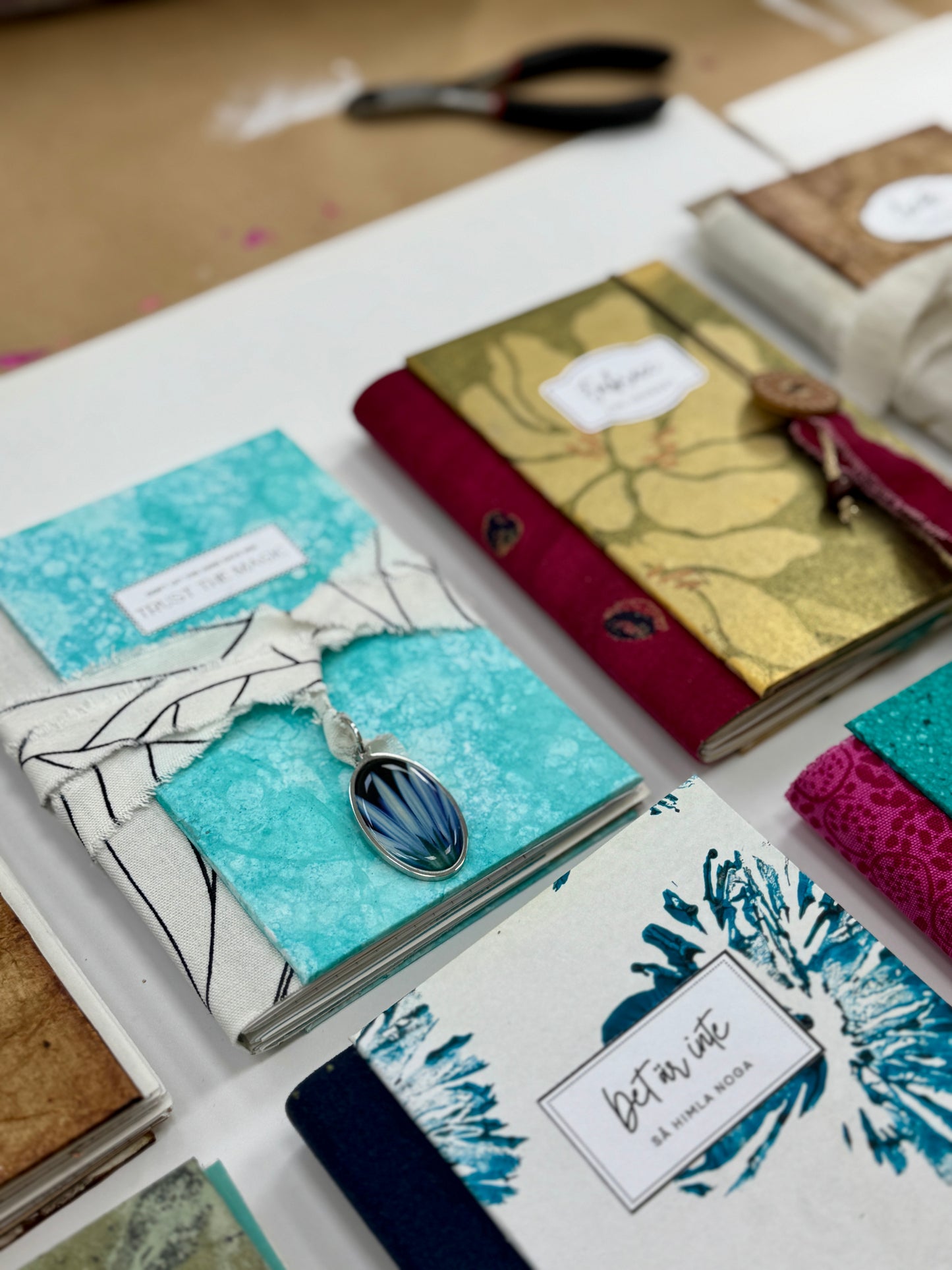 Anteckningsbok Don’t let the hard days win – trust the magic